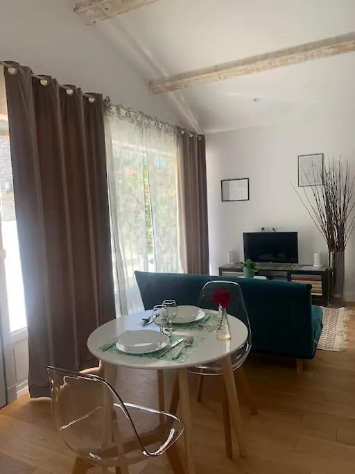 Holiday home Agreable Studio Entre Mer & Montagne Piscine Prive Le Bar-sur-Loup